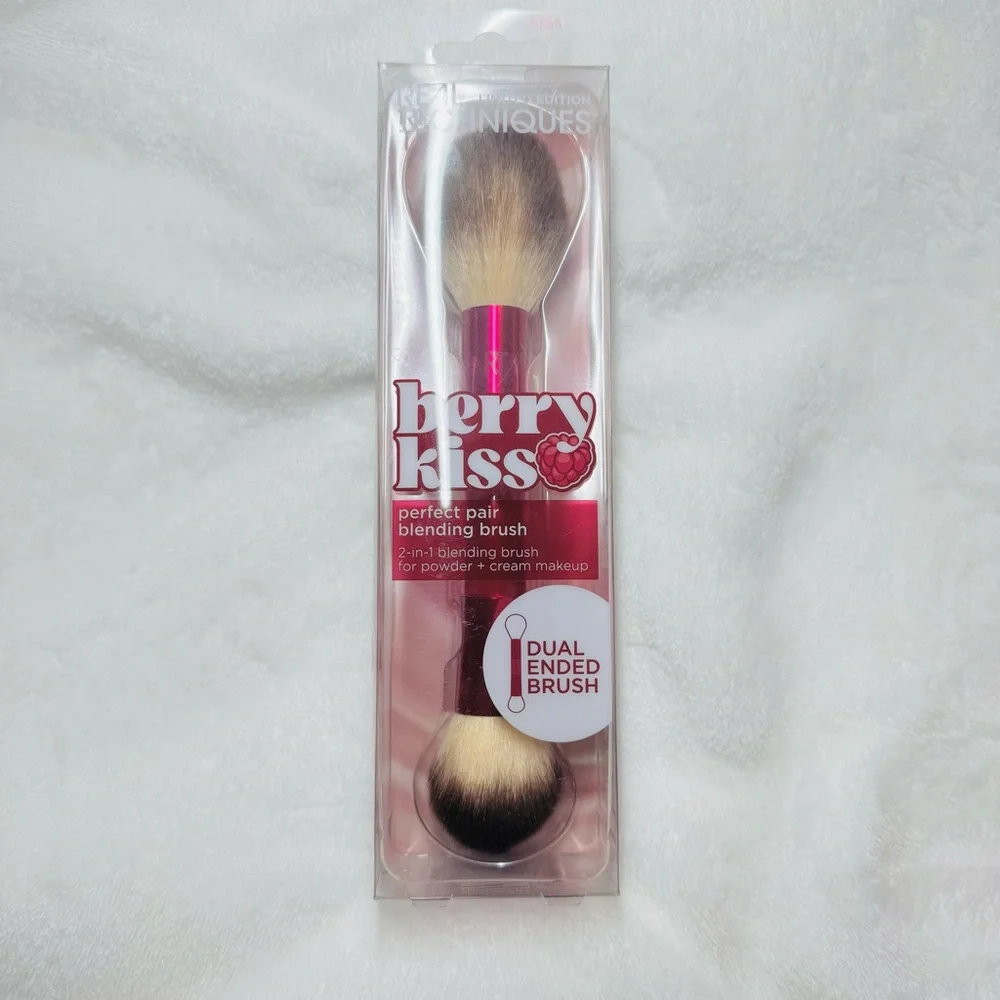 Real Techniques Berry Kiss Perfect Pair Blending Makeup Brush - New